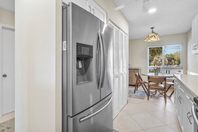 Building Photo - 5850 Sugar Palm Ct