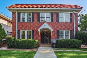 Building Photo - 824 Greenwood Ave NE