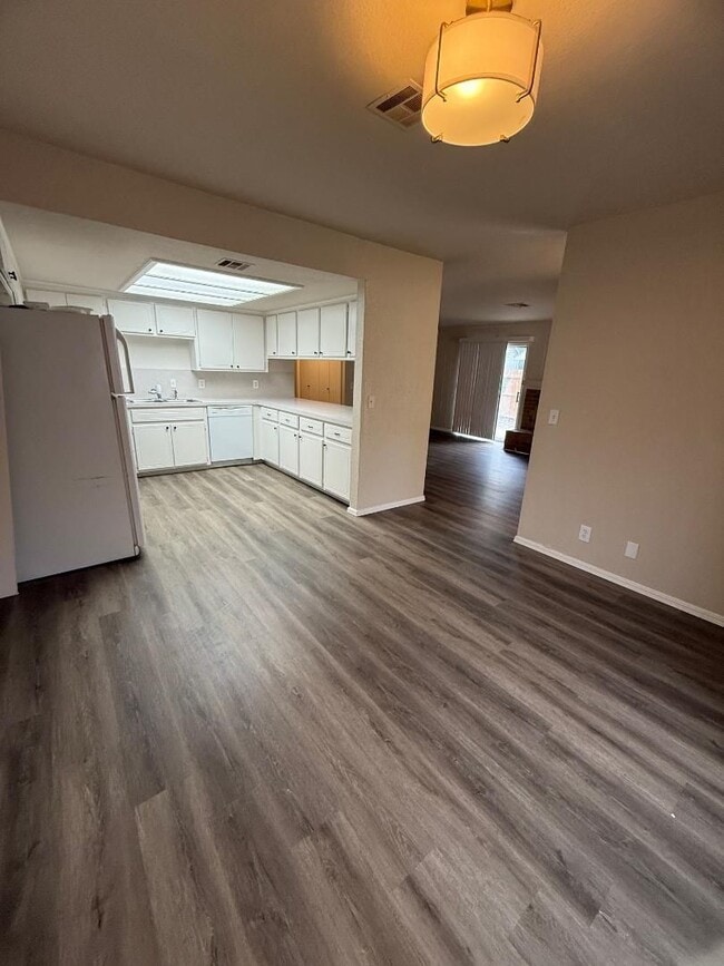 Photo - 2 Bed 1 Bath West Side Duplex House