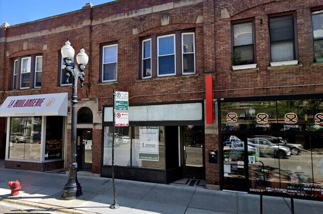 Building Photo - 917 W Belmont Ave