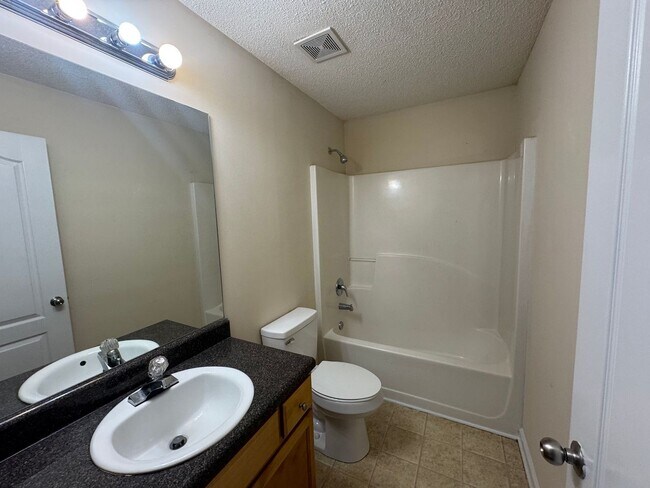 Building Photo - 118 Fern Ridge Ct