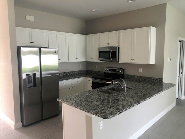 Building Photo - NW Cape Coral Single Family Home