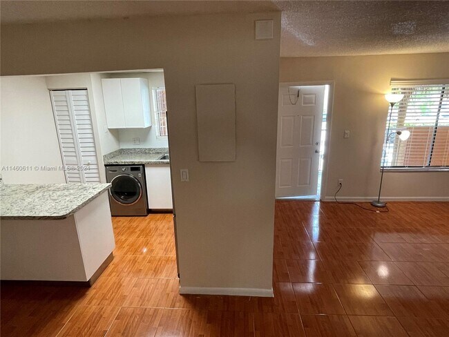 Building Photo - 6900 SW 39th St