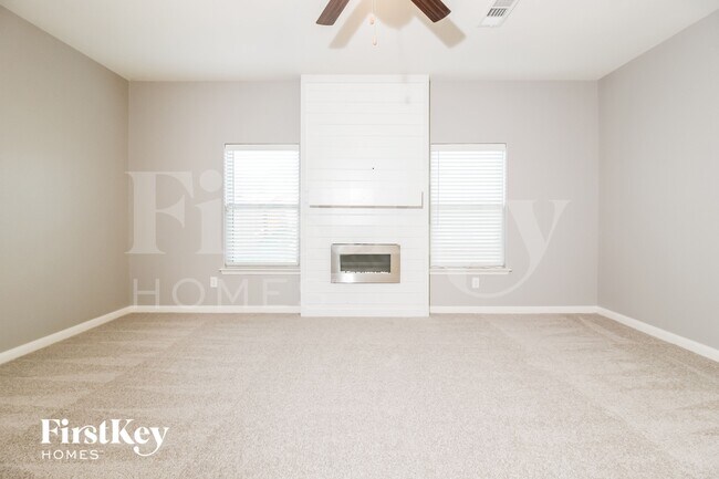 Building Photo - 5401 Zara Dr