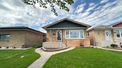 Building Photo - 7532 W Ainslie St