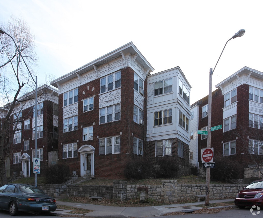 Primary Photo - 1319-1321 Valentine Rd