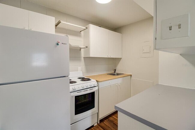 Building Photo - 1341 W Point Dr