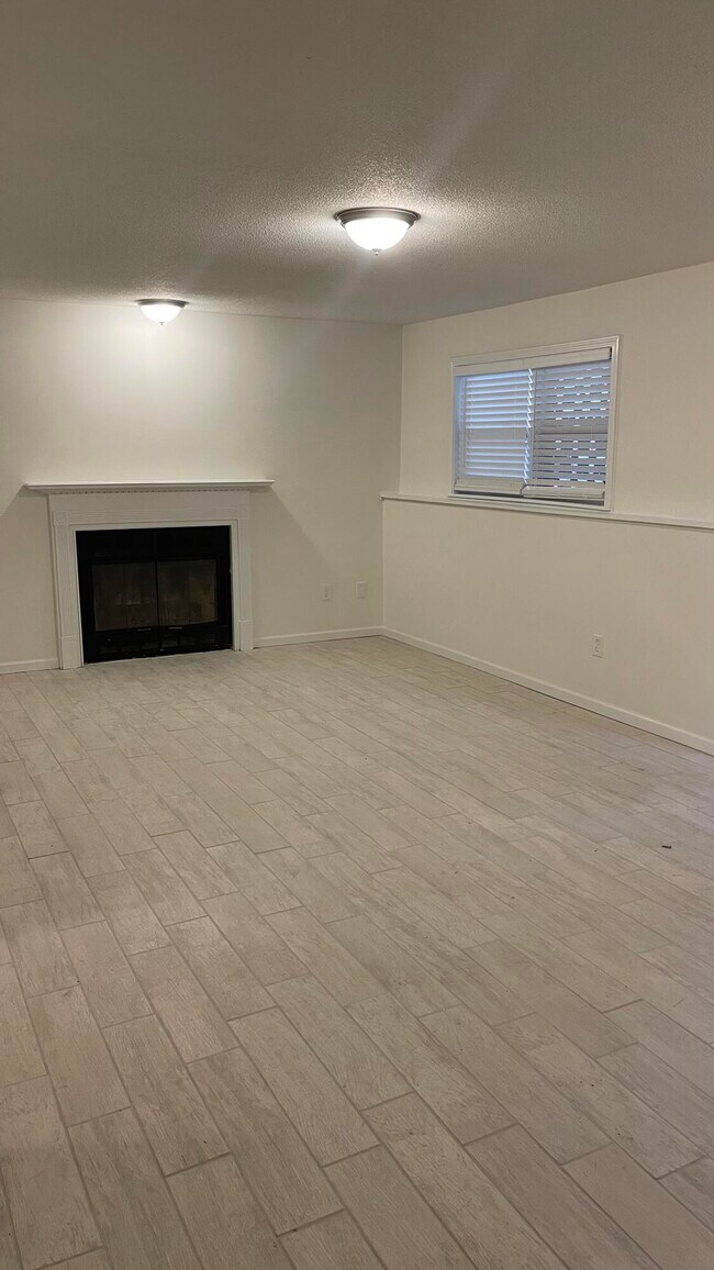 209 St Joseph St Unit D, Columbia, MO 65201 Condo for Rent in