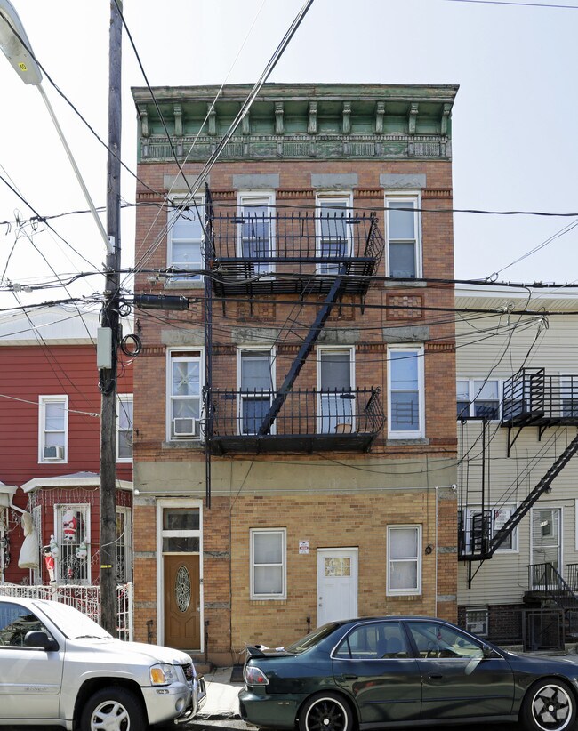 Building Photo - 511 11th St