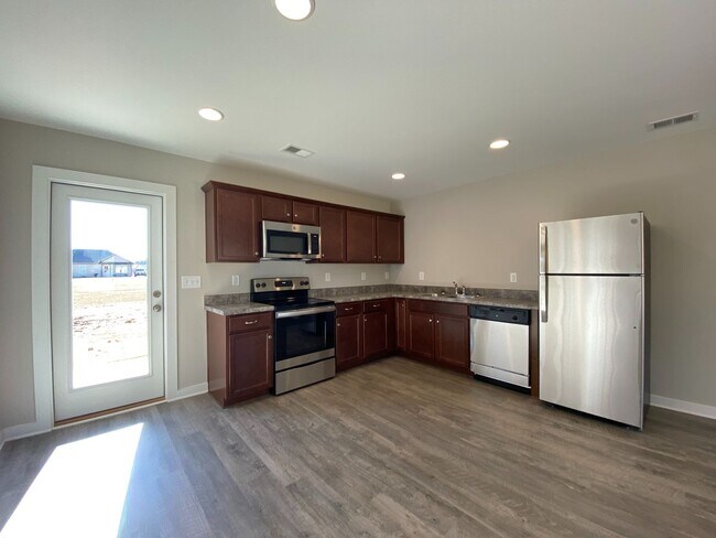 Foto del edificio - Beautiful home for Rent in Talladega, AL!!...
