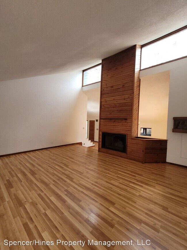 Building Photo - 3 br, 2.5 bath House - 323 Seven Oaks Lane