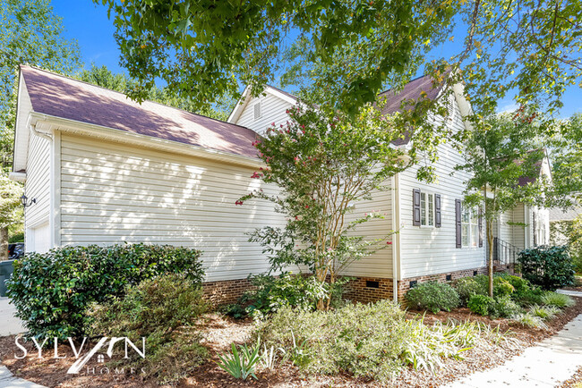 Building Photo - this charming 3BR 2BA home