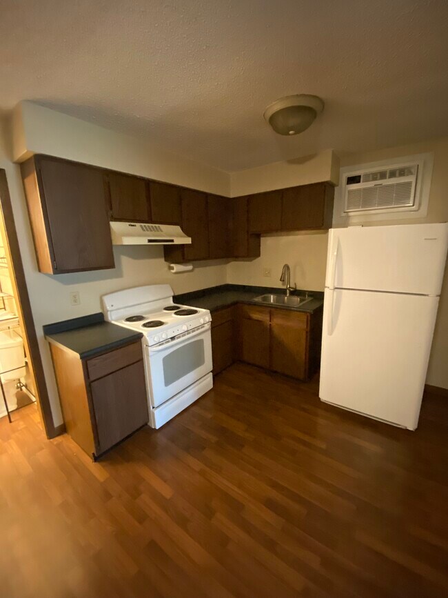 Kitchen - 127 W Taylor St