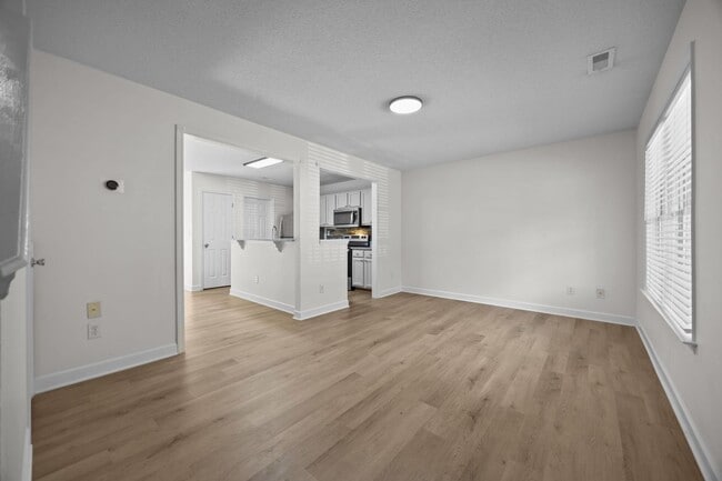 Building Photo - Beautifully Renovated 3-Bedroom, 2-Bath To...
