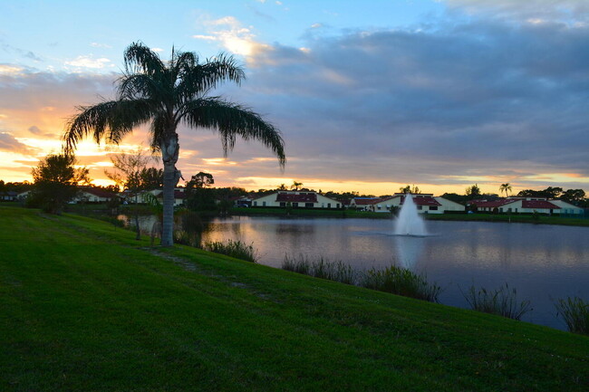 Foto del edificio - 1833 Sandhill Crane Dr