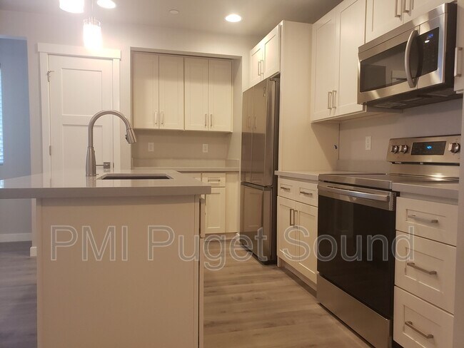 Building Photo - 3242 S 161st St