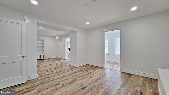 Building Photo - 1712 Mt Vernon Ave
