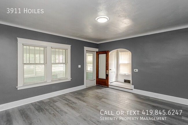 Building Photo - 3911 Hoiles-