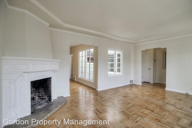 Foto del edificio - 3 br, 2 bath House - 871 Cayuga Ave