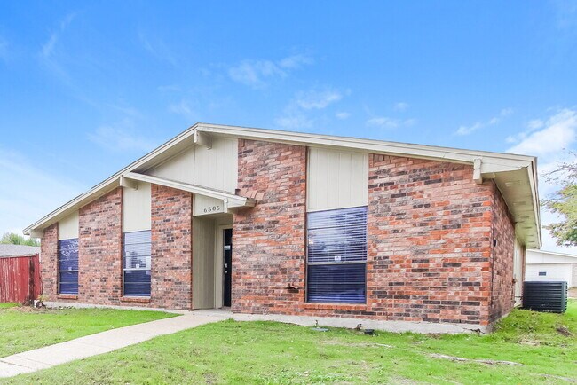 Foto del edificio - 6505 Alta Oaks Dr