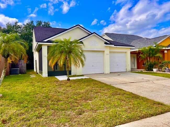 Beautifully Updated 4 bed 2 bath 2 car gar... - Beautifully Updated 4 bed 2 bath 2 car gar... House