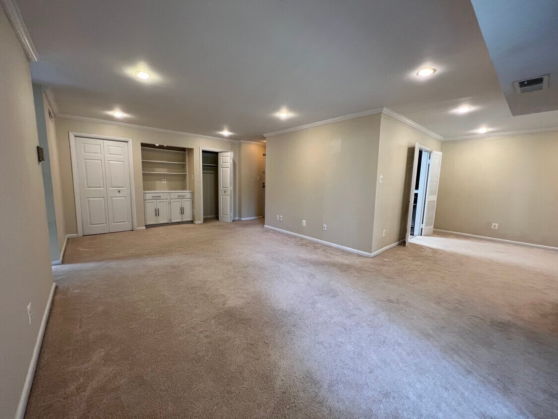 6001 Arlington Blvd Unit 123, Falls Church, VA 22044 Condo for Rent