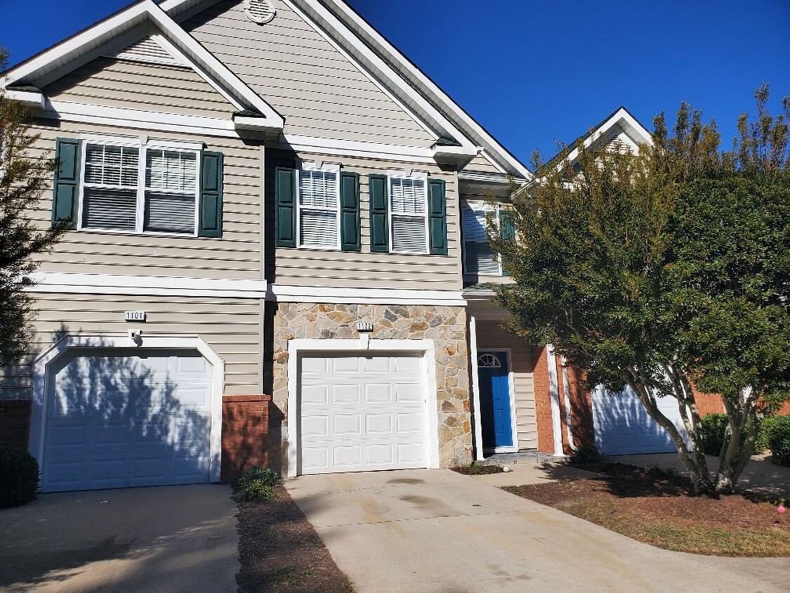 Primary Photo - Move-In Ready 3BR Home with Great Living S...