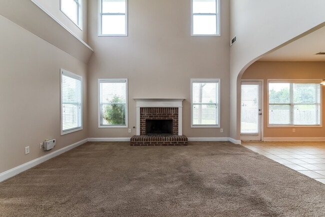Building Photo - 917 Southfork Dr
