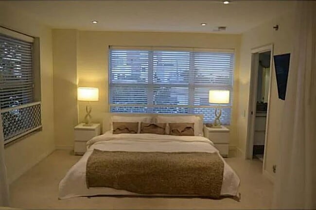 "Chic 1-Bedroom Retreat in the Heart of Miami Beach – Your Ideal Urban Sanctuary!" - "Chic 1-Bedroom Retreat in the Heart of Miami Beach – Your Ideal Urban Sanctuary!" Apartment