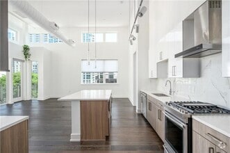 Building Photo - 775 Juniper St NE