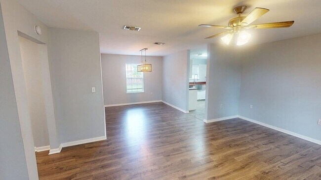 Building Photo - 910 Ave A