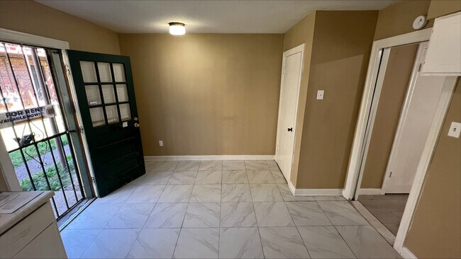 Foto del edificio - 3216 S Mendenhall Rd