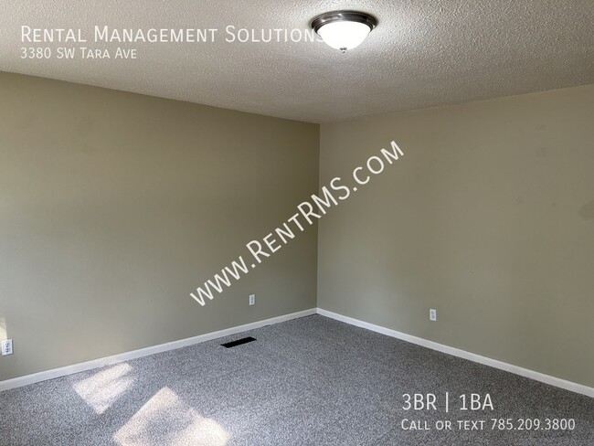 Building Photo - **MOVE-IN SPECIAL**3380 SW Tara Ave - 3 BE...