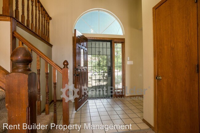 Building Photo - 5 br, 3 bath House - 10204 Silver Grade Ct...