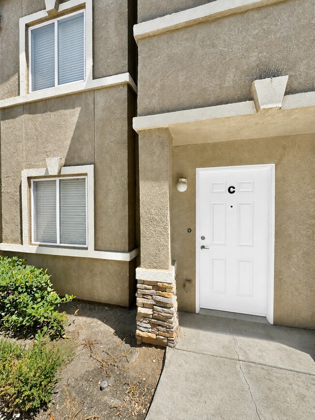 Building Photo - 600 Hosking Ave