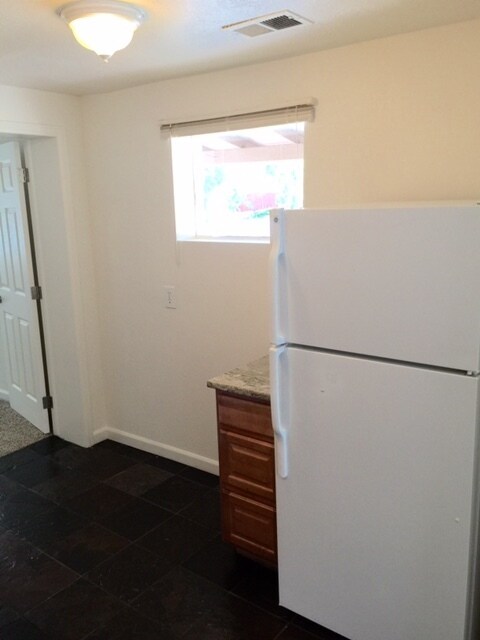 Building Photo - 3 Bedroom Lakewood Duplex