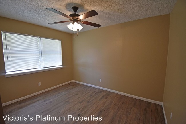 Building Photo - 2206 Lova Dr