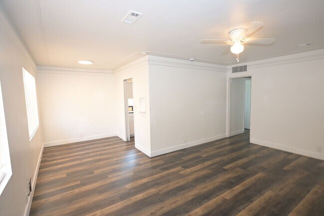 Building Photo - 2202 Marlin Ave