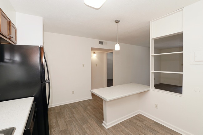 Building Photo - Huntleigh Woods