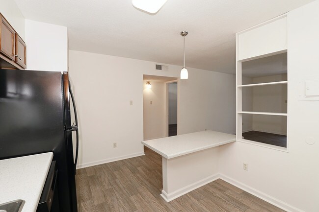 Building Photo - Huntleigh Woods