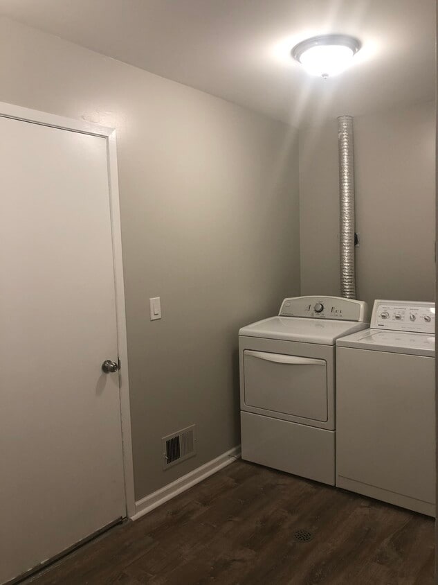 Laundry room - 4235 Laforest Dr