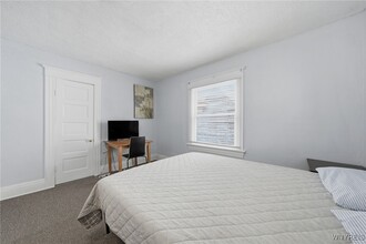 Building Photo - 214 58th St