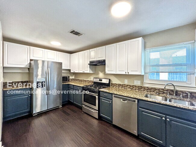 Foto del edificio - 2701 Deeringhill Dr