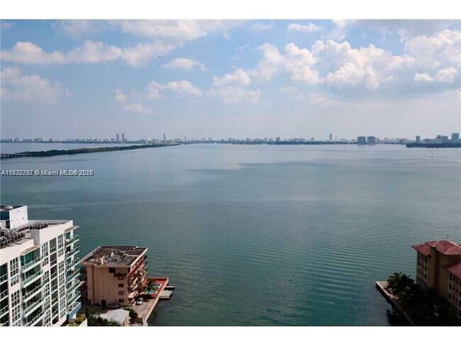 Foto del edificio - 460 NE 28th St