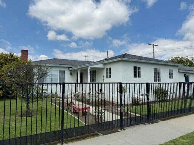 Building Photo - 5259 Ledgewood Rd
