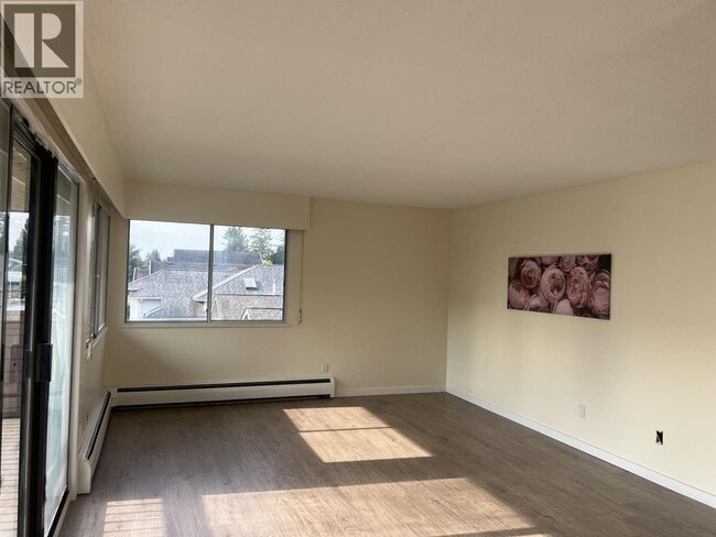 Building Photo - 3481 Sefton St