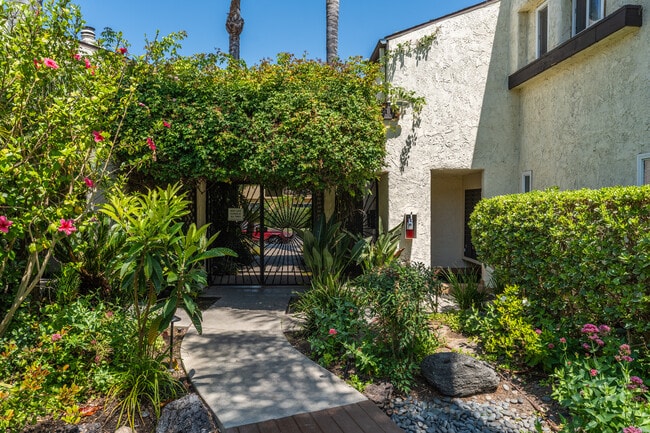 Building Photo - 4321 Matilija Ave