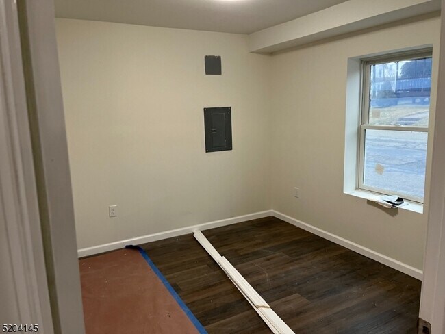 Building Photo - 7 Larue St