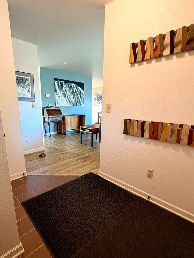 Foto del edificio - 6841 Crooked Tree Dr