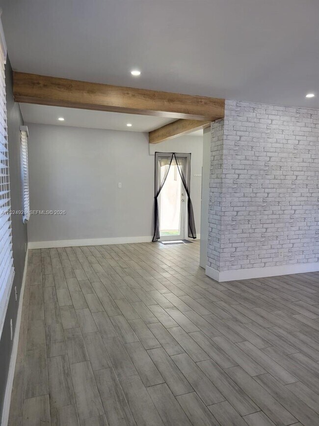 Foto del edificio - 6401 SW 58th Ave
